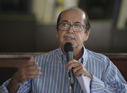 O prefeito de Poções falta em audiência pública 